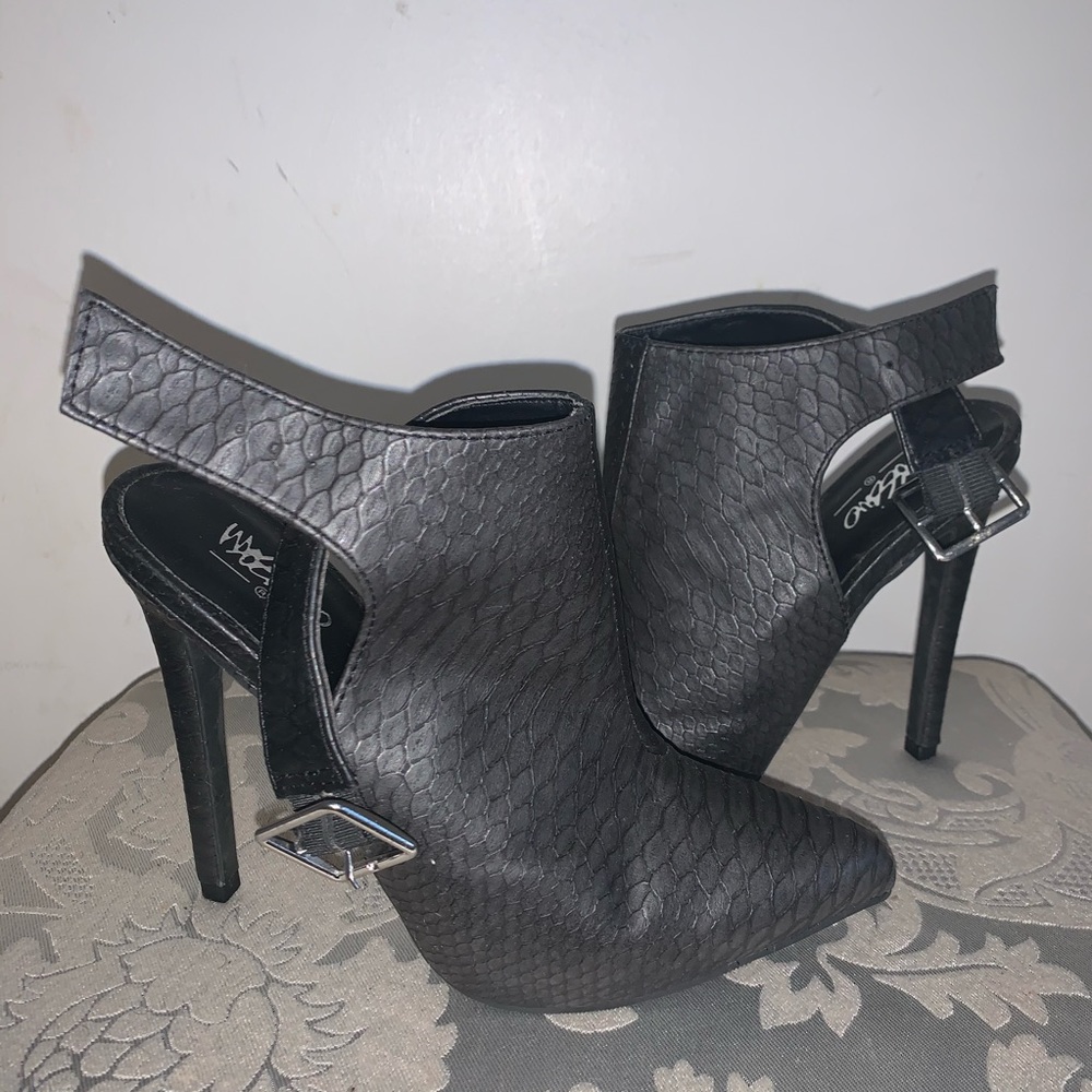 *brand new* snake skin booties